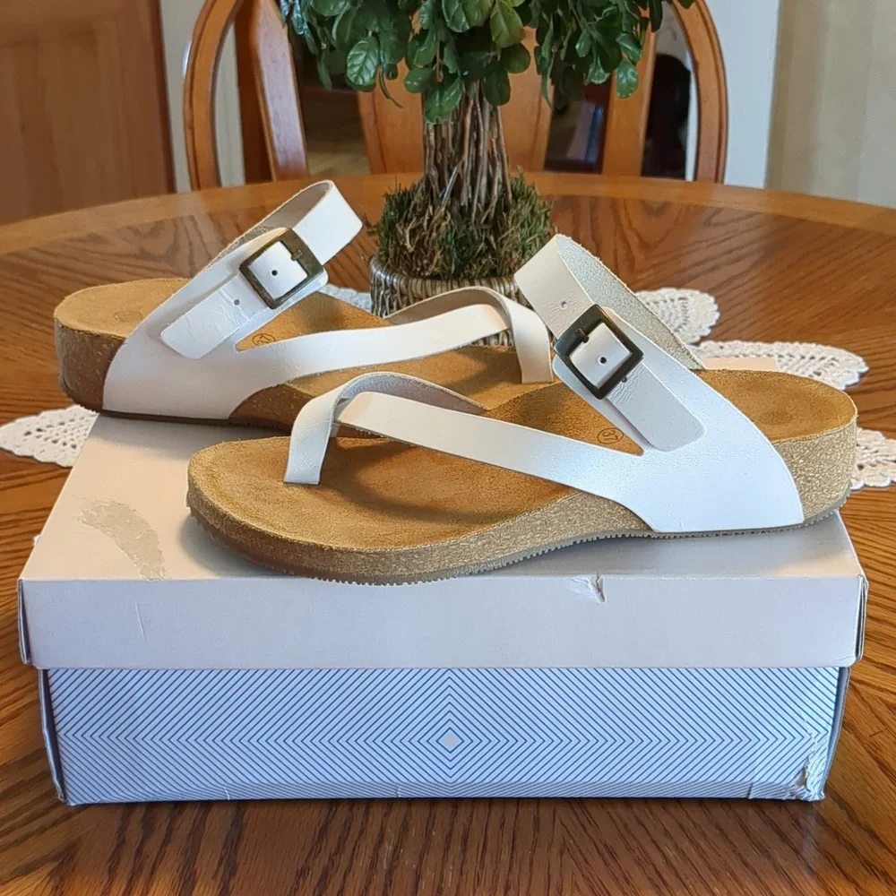 Eric Michael White Leather Adjustable Strap Low Wedge Sandals 37 - Picture 6 of 12